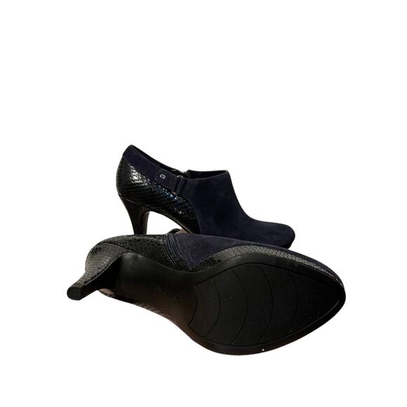 Women's Navy Bandolino Booties Size 8 - Picture 1 of 5